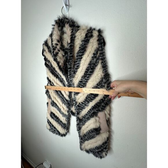 Marc by Marc Jacobs Cream Black Striped Knitted Soft Rabbit Fur Pocket Vest OS - Picture 15 of 16